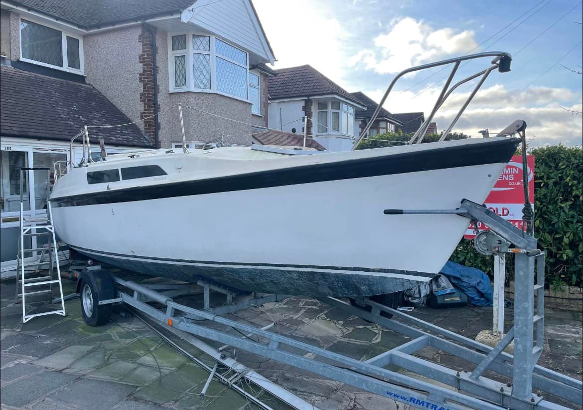 Lonely Boats - Macgregor 26c in London - Matched Boat