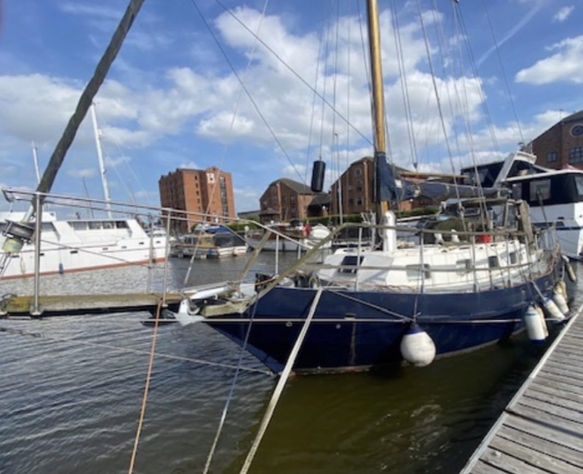 Lonely Boats - Roberts Spray 38 Steel Yacht in Hull - Matched Boat