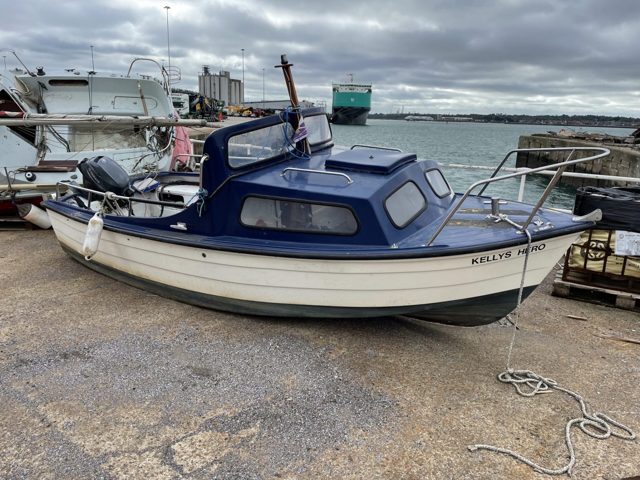 Lonely Boats - Small Fishing Boat in Southampton - Matched Boat