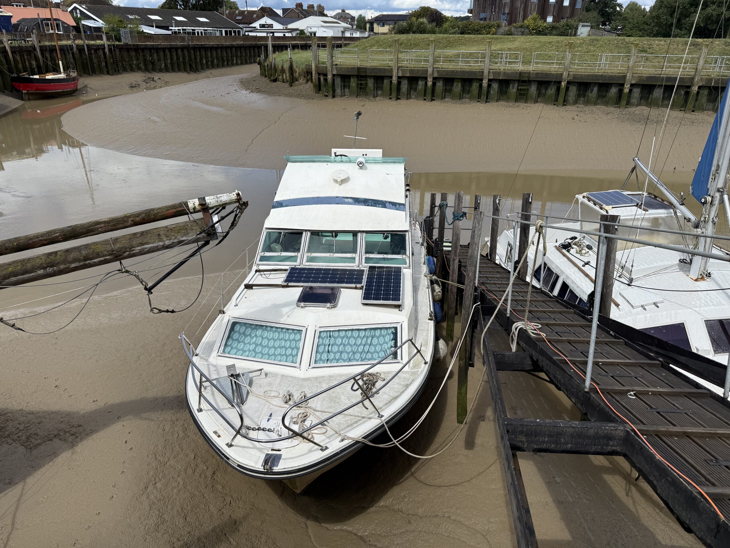 Fairline Sedan 32ft Motor Cruiser For Sale in Rye